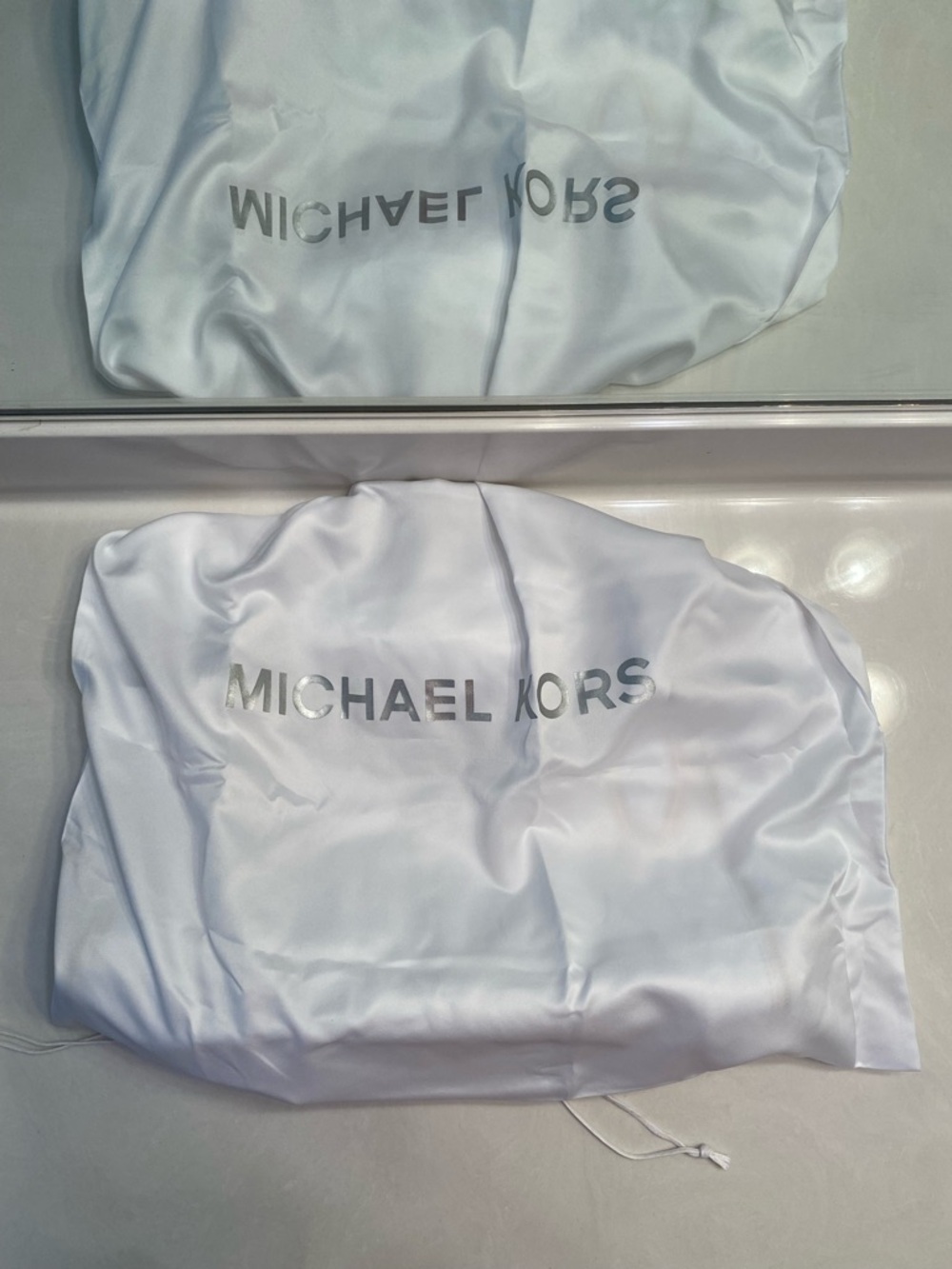 Michael Kors White Leather Shoulder Bag with Gold Hardware - Picture 8 of 8